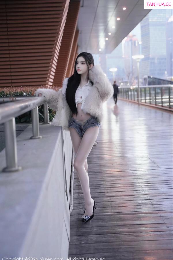   [XiuRen]高清写真图 2024.03.20 No.8261 龙雪儿 清纯美腿第14张图片